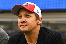 Джереми Реннер направил своей обвинительнице И Чжоу письмо с требованием прекратить противоправные действия после того, как режиссер обвинила его в отправке ей «интимных» фотографий и угрозах «вызвать иммиграционную службу ICE» ранее на этой неделе