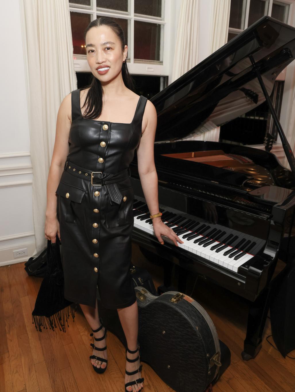 И Чжоу присутствует на мероприятиях Perfumehead и The Art of Elysium.