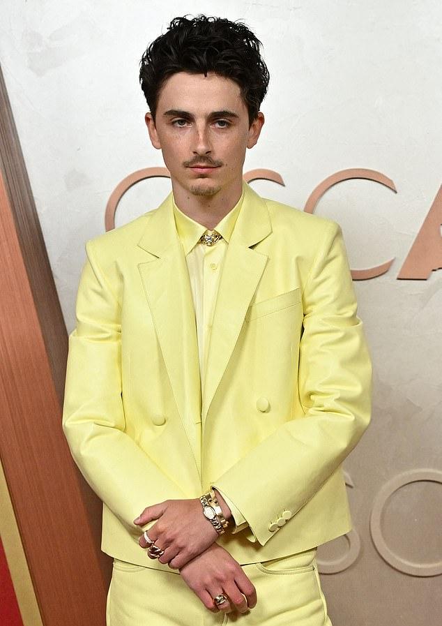 В пятницу объявлены номинации. Шаламе, замеченный в марте в Голливуде, борется за «Лучший саундтрек-компиляцию для визуальных медиа».