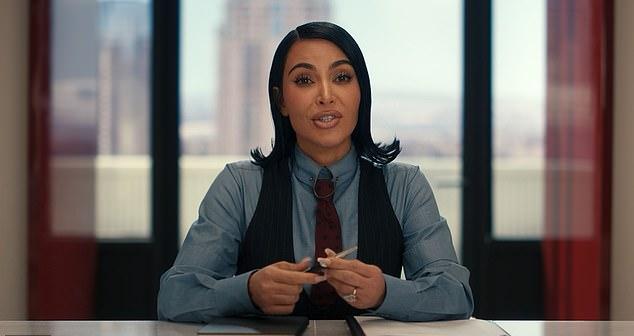 Ким Кардашьян больше не держит фанатов в напряжении, наконец раскрыв, сдала ли она квалификационный экзамен на адвоката в рамках своей юридической карьеры