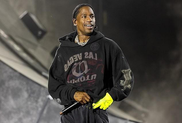 Трэвис Скотт (35) и семилетняя Сторми произвели фурор на концерте в Токио, затмив даже недавнее неожиданное появление Канье Уэста.