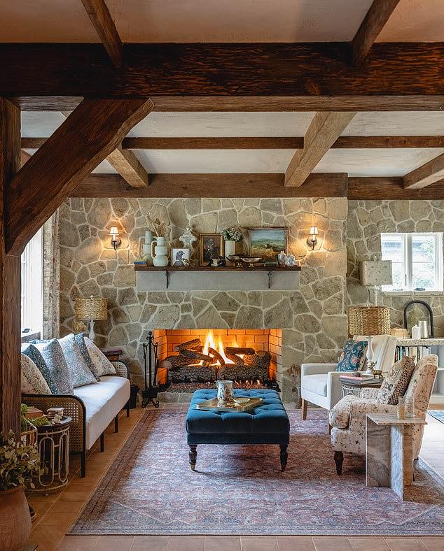 Смолл также раскрыла: невзрачный декор фильма стоил поразительных денег, а его повторение вышло недешево.