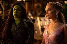 Ариана Гранде, как сообщается, забронировала шесть номеров люкс в лондонском отеле по ошеломляющей цене в 5000 фунтов стерлингов за ночь в рамках британского пресс-тура по продвижению своего нового фильма «Злая: Навсегда»