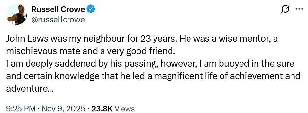 Кроу назвал Джона Лоуза, своего 23-летнего соседа, мудрым наставником, озорным товарищем и настоящим другом.