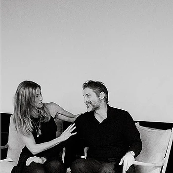 Бойфренд Дженнифер Энистон, эксперт по отношениям, даёт советы о том, как построить успешный роман – мудрость, которую он, возможно, применил на ранних этапах своих отношений со звездой «Друзей»