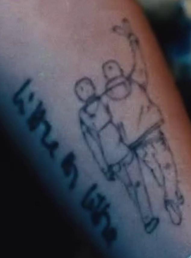 После публикации хайлайтов австралийского тура, фанаты назвали шоу лучшими. На видео местный поклонник Oasis показал потрясающую татуировку в честь группы из Манчестера.