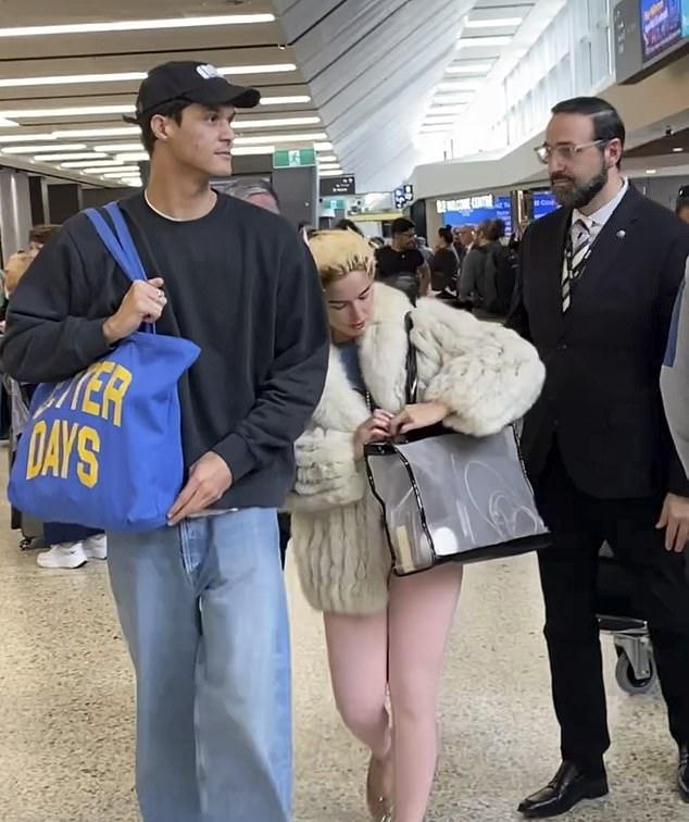 Звезда TikTok Эддисон Рей прибыла в Мельбурн перед австралийским туром