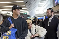 Звезда TikTok Эддисон Рей прибыла в Мельбурн перед австралийским туром