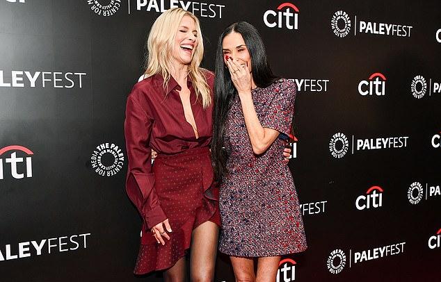 Деми Мур продемонстрировала нестареющую красоту, дурачась с коллегой по фильму Али Лартер на премьере второго сезона Landman в воскресенье в Нью-Йорке