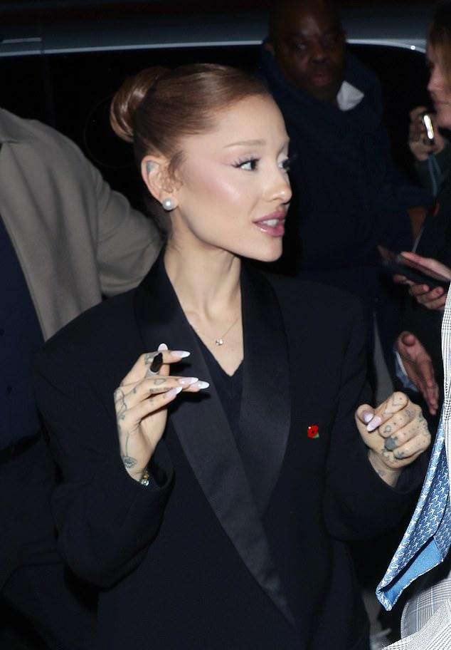 Ариана Гранде и Синтия Эриво воссоединились для лондонского этапа пресс-тура фильма «Злая: Часть вторая» в воскресенье