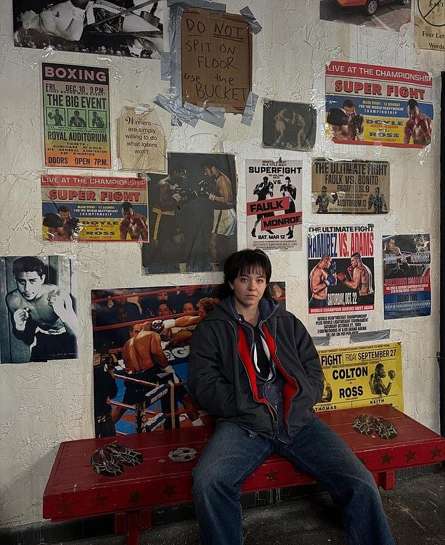 Сидни в Instagram поделилась фото со съемок "Кристи", восторженно заявив: этот опыт "навсегда останется в ее сердце".