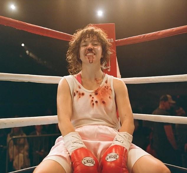 Сидни Суини подверглась жестким нападкам Руби Роуз из-за нового фильма «Кристи», где актриса играет боксершу Кристи Мартин.