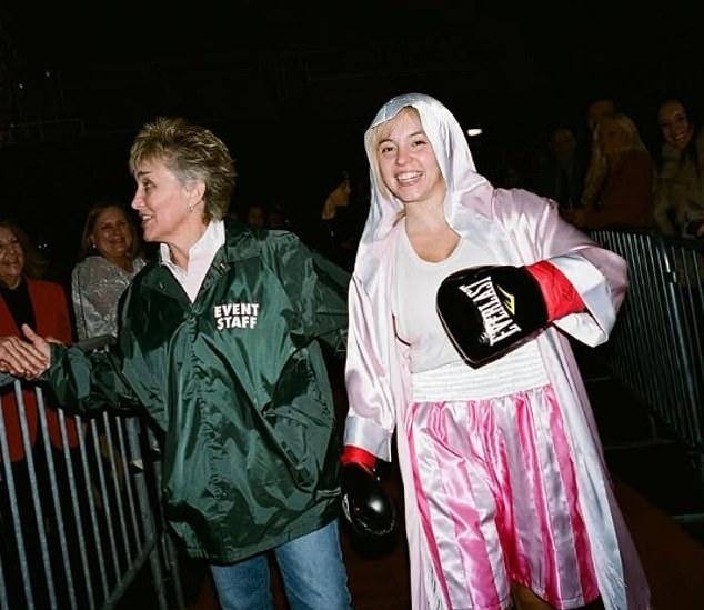 В пятничном интервью о фильме она рассказала, что настолько вжилась в роль Мартина, что получила травмы: кровотечение из носа и сотрясение мозга.