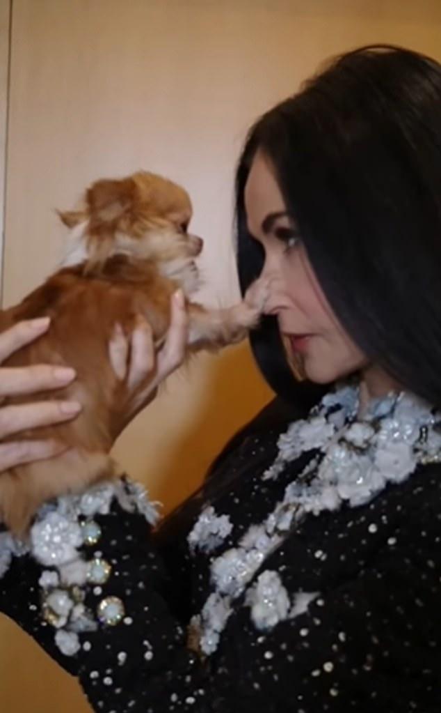 Всего через несколько часов после ток-шоу Деми отпраздновала в Instagram их общий день рождения: ей 63, Пилафу 5.