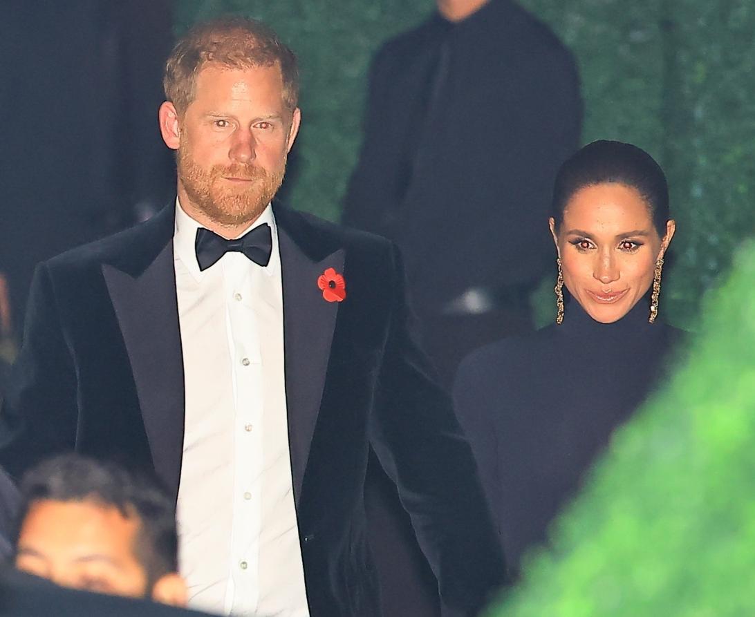 Поклонники раскритиковали принца Гарри и Меган Маркл после того, как Крис Дженнер и Ким Кардашьян незаметно удалили их совместные фото из Instagram