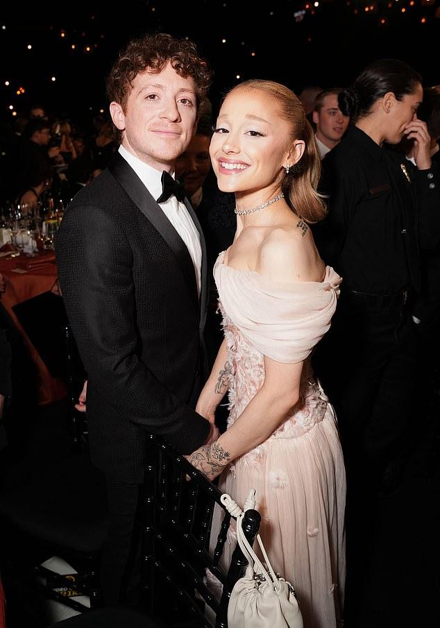 Ариана Гранде и Итан Слейтер по-прежнему вместе