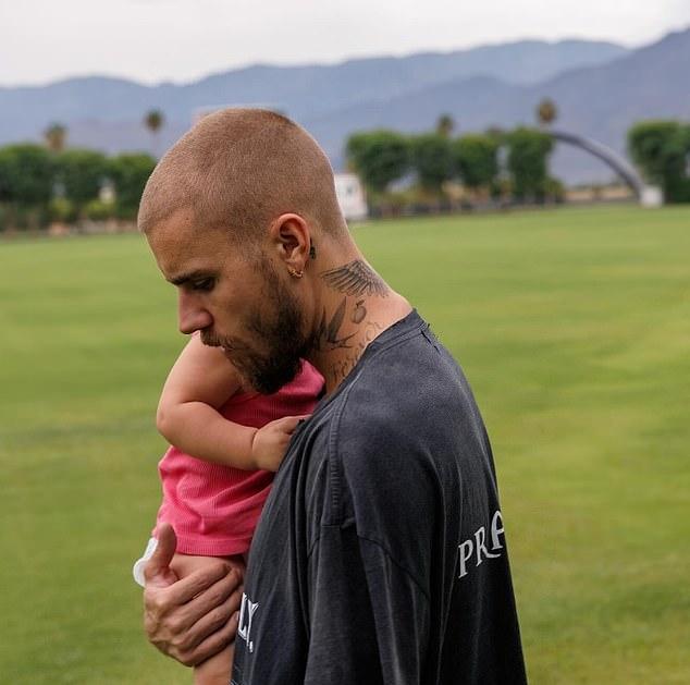 Хейли Бибер намекнула на планы завести второго ребенка с мужем Джастином спустя немногим более года после рождения их сына