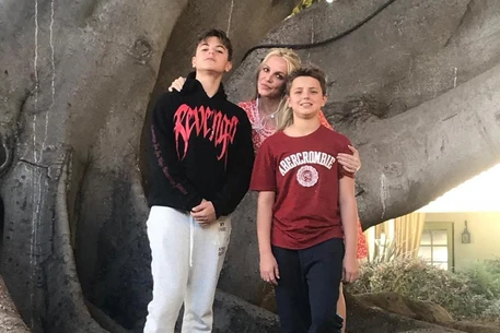 Сыновья Бритни Спирс и Кевина Федерлайна пытаются наладить отношения с певицей