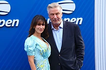 Хилари Болдуин рассказала, что они с мужем Алеком Болдуином обратились за помощью к терапевту, чтобы преодолеть значительную разницу в возрасте