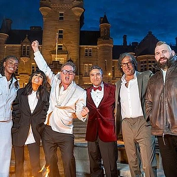 Алан Карр вновь покорил сердца нации своей эмоциональной, грандиозной и, безусловно, неожиданной победой в захватывающем финале шоу «Звездные Предатели»