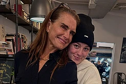 Брук Шилдс и дочь Роуэн Хенчи были очаровательны на вечеринке Alice + Olivia x Grateful Dead в среду