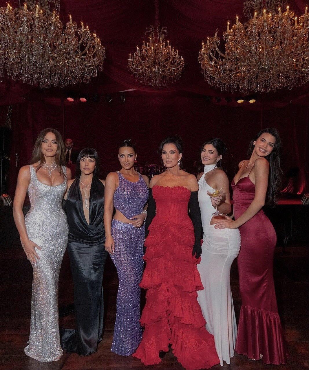 Семья Кардашьян недовольна тем, что Меган Маркл и принц Гарри «затмевают» 70-летний юбилей Крис Дженнер