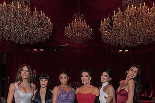 Семья Кардашьян недовольна тем, что Меган Маркл и принц Гарри «затмевают» 70-летний юбилей Крис Дженнер