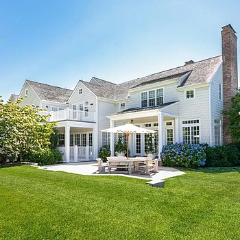 Хилария и Алек Болдуин по-разному отреагировали на то, как популярный контент-мейкер Дэн Махбубиан Розен разгромил дизайн интерьера их дома в Хэмптонсе