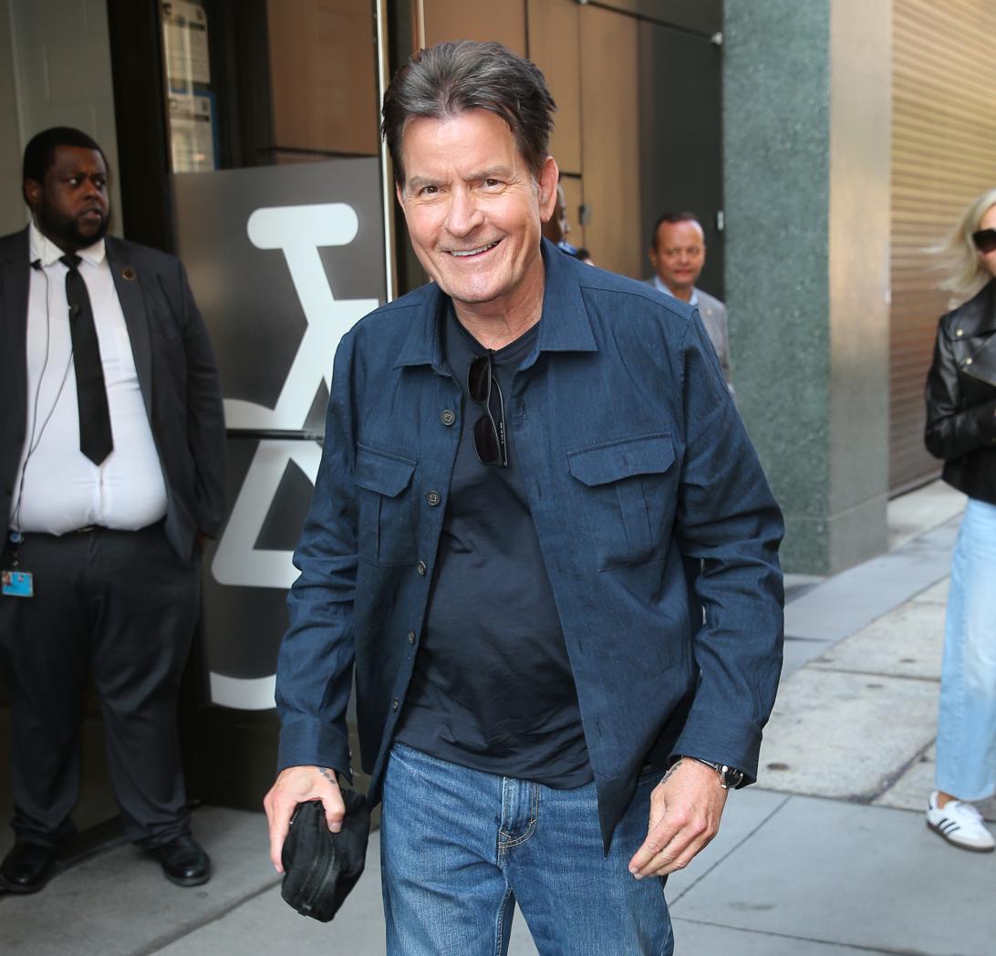 Чарли Шин — знаменитый американский актер, известный своими ролями в кино и на телевидении, включая культовый сериал «Два с половиной человека».