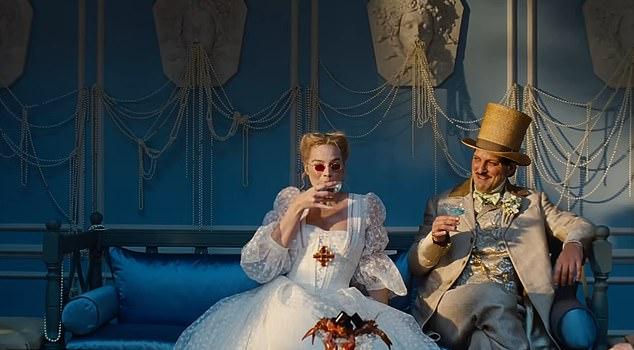 Марго Робби и Джейкоб Элорди в образах обреченных влюбленных Кэтрин и Хитклиффа в новом напряженном трейлере «Грозового перевала»