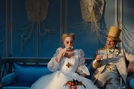 Марго Робби и Джейкоб Элорди в образах обреченных влюбленных Кэтрин и Хитклиффа в новом, напряженном трейлере «Грозового перевала» Эмеральд Феннел