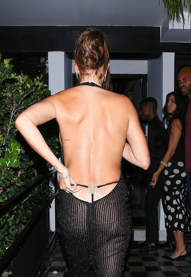 Платье от Gucci притягивало взгляды