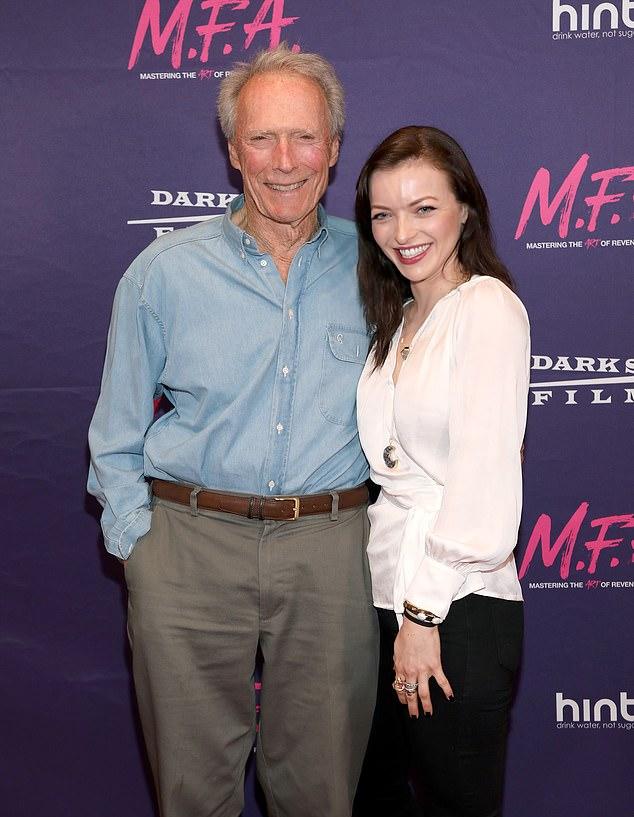 Дочь Клинта Иствуда, Франческа, задержана в ЛА 12 октября 2024 по обвинению в тяжком домашнем насилии после ссоры с парнем. С отцом (2017).