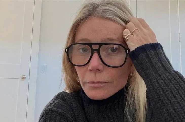 Гвинет Пэлтроу позволила поклонникам заглянуть в свой «утренний ритуал», поделившись редким селфи без макияжа