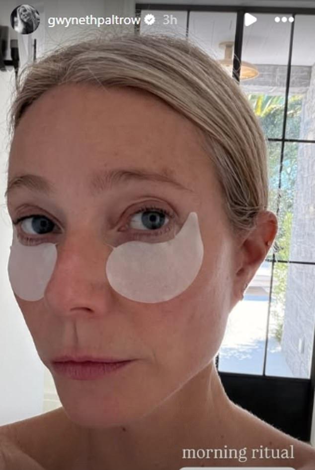 Звезда начала утро с маски для глаз Lift + Depuff от своего бренда Goop Beauty. На сайте 30 штук стоят $125.