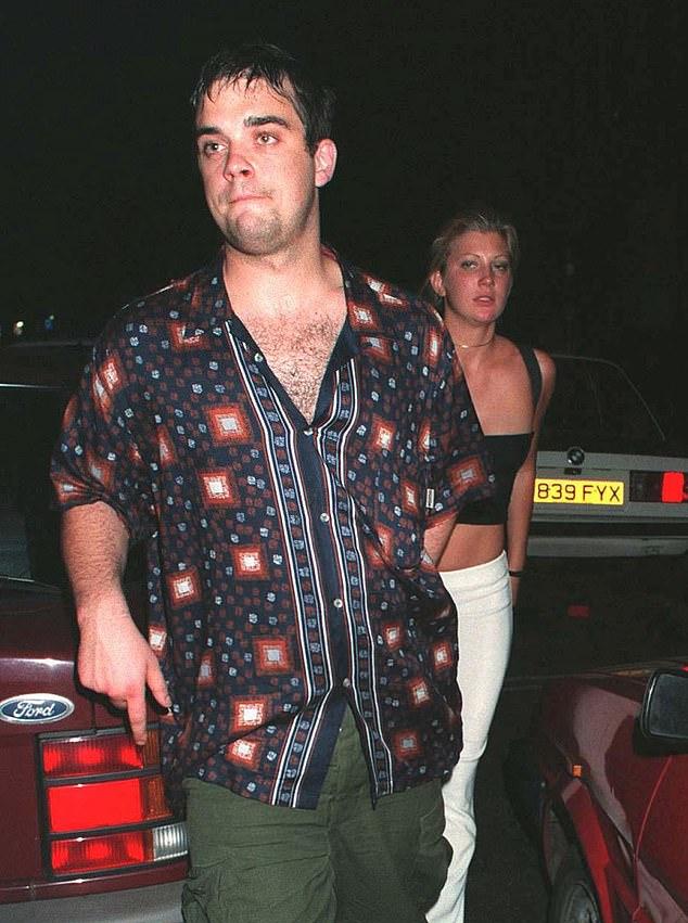 Певец сообщил, что его зрение резко затуманилось из-за Мунджаро, что теперь мешает ему выступать на сцене.