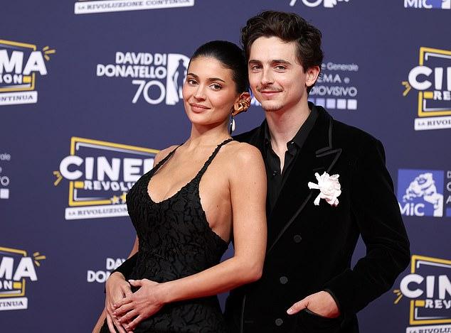 Тимоти Шаламе невозмутим и весь в улыбках после разрыва с Кайли Дженнер