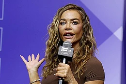 Дениз Ричардс в день второй BravoCon 2025: элегантно и молодо