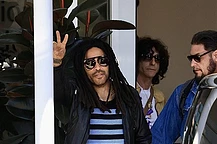 Ленни Кравиц прибыл в Сидней, вызвав восторг у фанатов перед долгожданным туром по Австралии