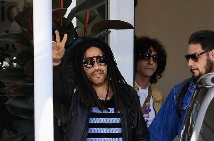 Ленни Кравиц прибыл в Сидней, вызвав восторг у фанатов перед долгожданным туром по Австралии