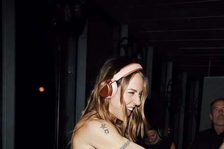 Mel C отметила 100-летие технологического гиганта Bang & Olufsen на звездной вечеринке в Копенгагене