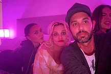 Бритни Спирс поделилась новым видео своей веселой пижамной вечеринки с Ким и Хлоей Кардашьян и некоторыми их детьми