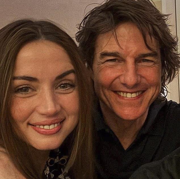 Появление Тома на публике произошло спустя недели после разрыва его девятимесячного романа с бывшей девушкой Аной Де Армас (на фото).