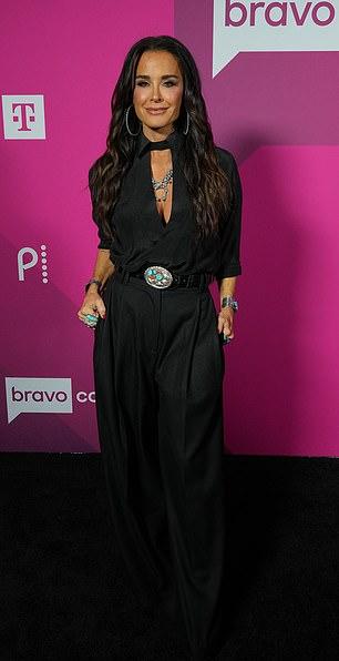 56-летняя мать четверых заявила Variety: «Не люблю ярлыков. Дочери сильно намекают, я же сказала им: просто скажите это прямо!»