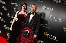 Мэри Элизабет Уинстед и её муж Юэн Макгрегор в килте выглядели влюбленными, став воплощением элегантности на церемонии Scottish BAFTA в воскресенье вечером