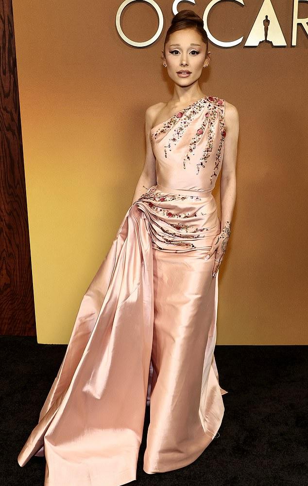 Ариана Гранде сияла в воскресенье вечером на 16-й церемонии Governors Awards в Лос-Анджелесе.