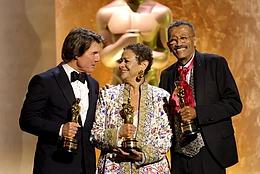 Он танцует всю ночь напролет