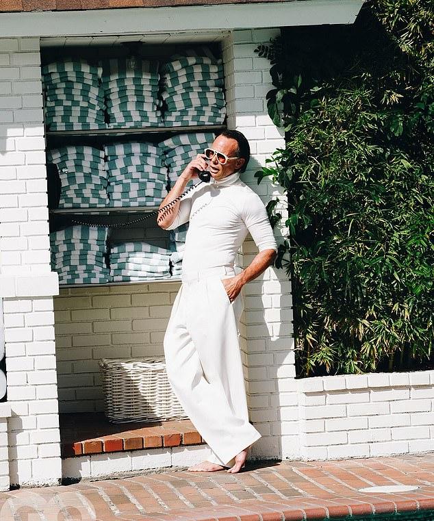 54-летний актер продемонстрировал рельефное тело и стальной пресс, позируя обнаженным для откровенной фотосессии GQ.