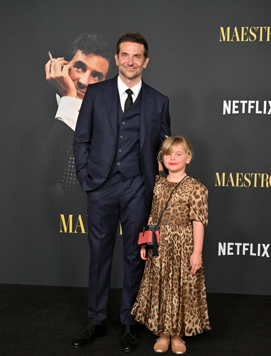 Брэдли Купер и Лея де Сьен Шейк Купер на фотоколле Netflix «Маэстро» в Лос-Анджелесе.