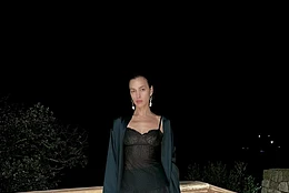 Ирина Шейк рассказала, что они с Брэдли Купером ограничивают доступ дочери Леи де Сьен к интернету, чтобы оградить ее от их славы